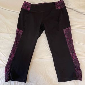 Calia Capris Carrie Underwood Black Pink Leggings